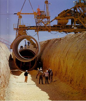 Popis: http://www.narodnyodkaz.sk/images/stories/saharskarieka/img%2012%20-%20pipes%20in%20the%20trench%202.jpg