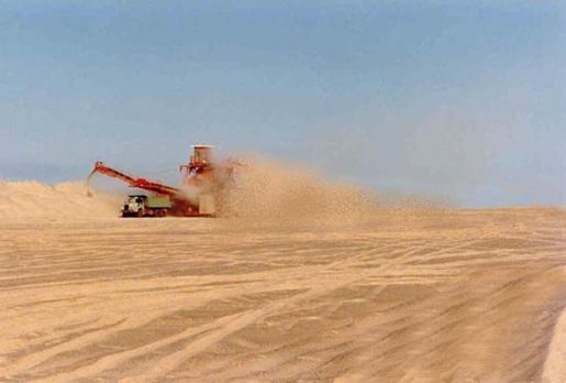 Popis: http://www.narodnyodkaz.sk/images/stories/saharskarieka/img%209%20-%20excavator%20working.jpg