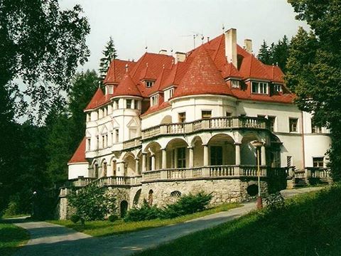 Na obr�zku m��e b�t: d�m, obloha a venku