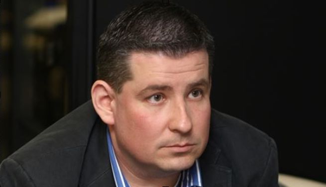 Moder�tor za��va ob�as  �a�k� chv�le.